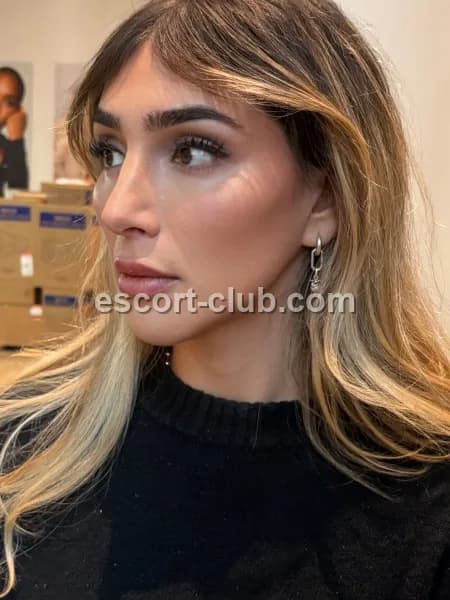 Addison — London escort photo 3