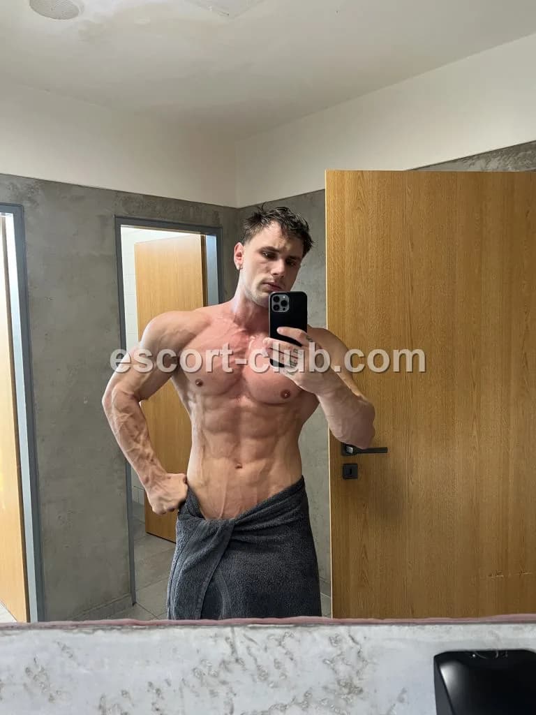 Adrian — London escort photo 2