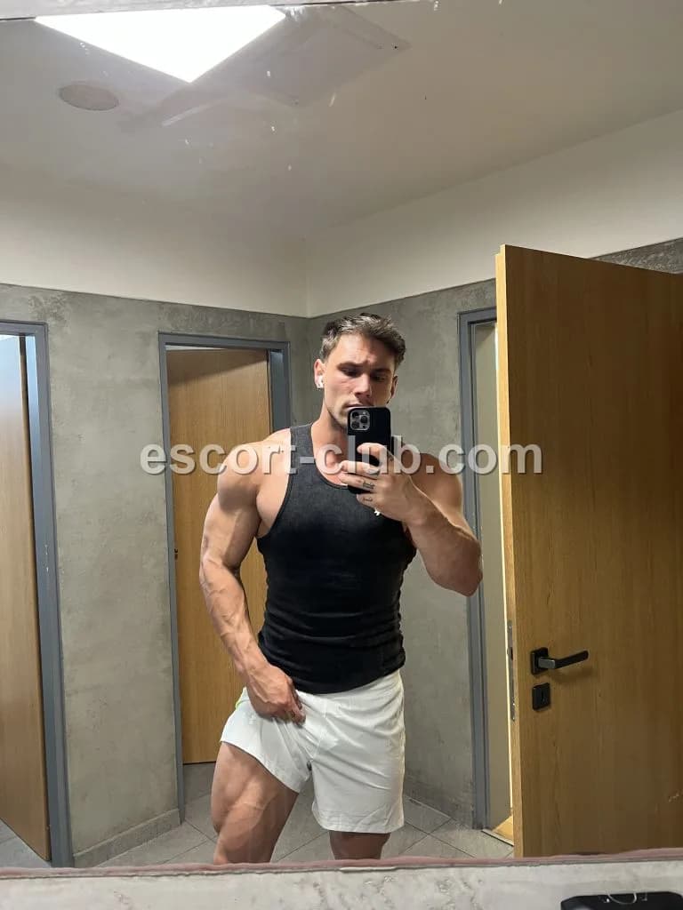 Adrian — London escort photo 3