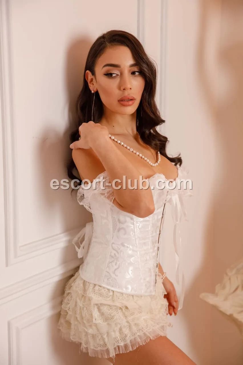 Adriana — Liverpool escort photo 3