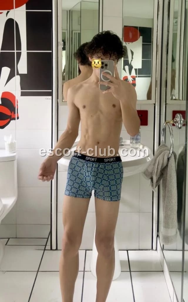 Alejandro — London escort photo 4
