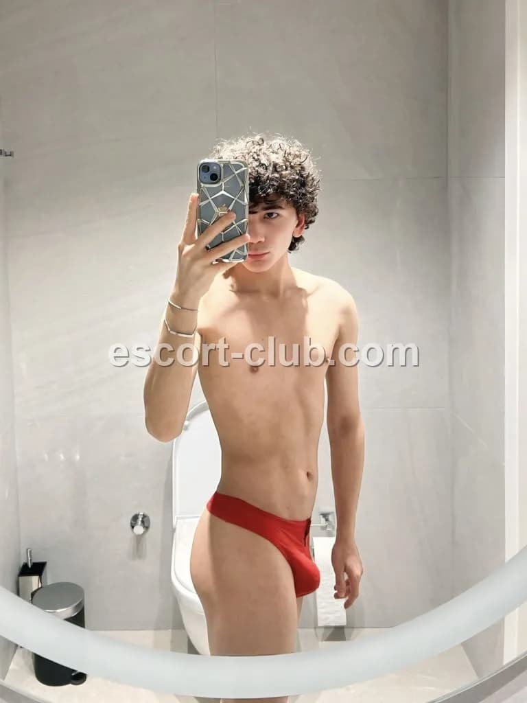 Alejandro — London escort photo 5