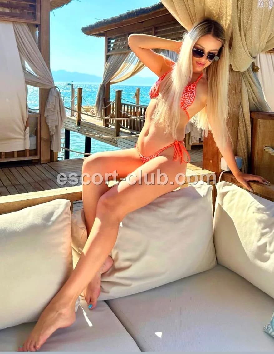 Aleksandra — Aberdeen escort photo 2