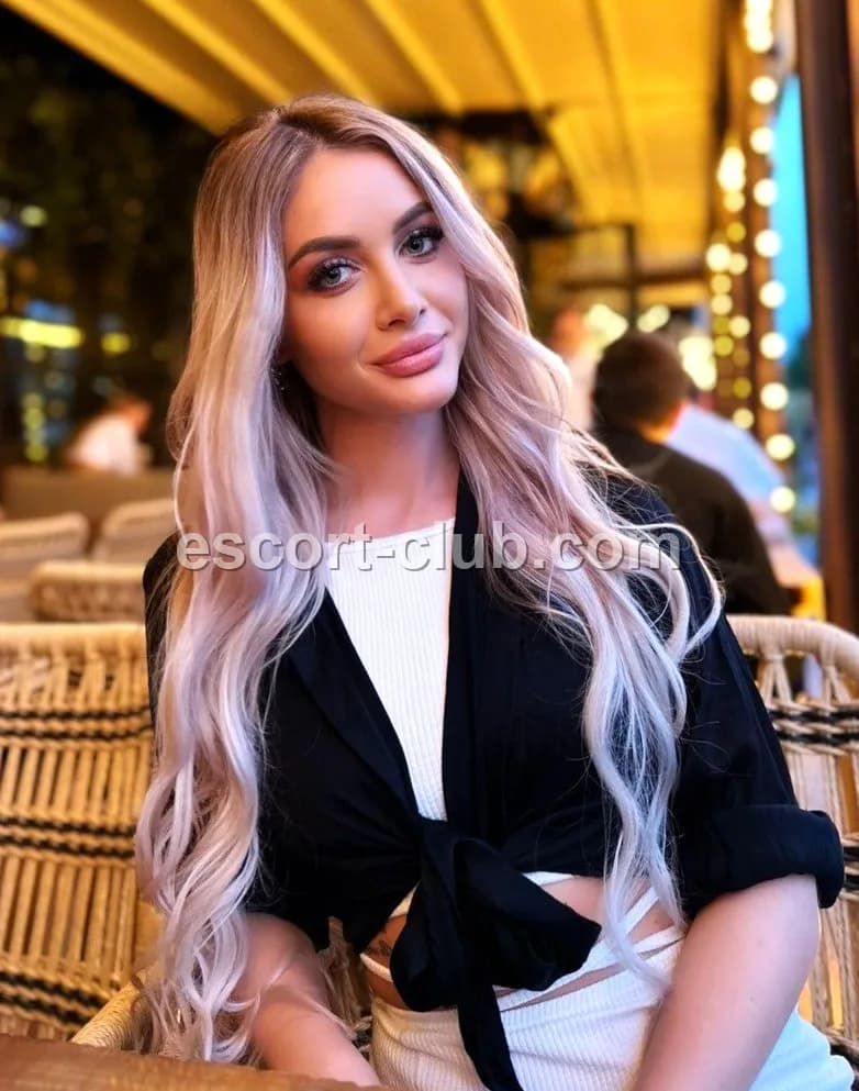 Aleksandra — Aberdeen escort photo 3