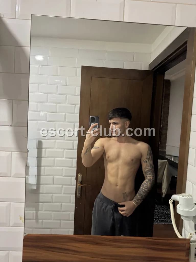 Aleo — London escort photo 4