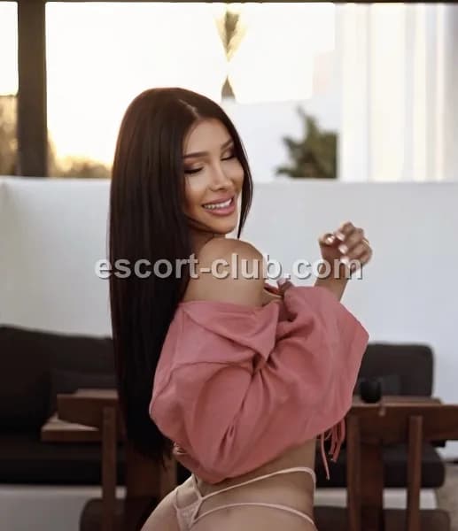 Alessia — Glasgow escort photo 2