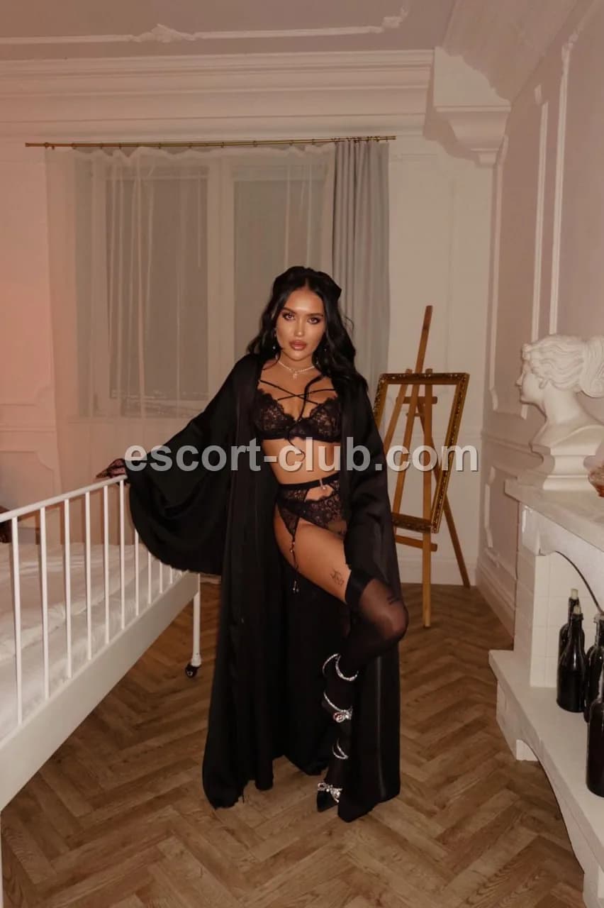 Alika — Abu Dhabi escort photo 4