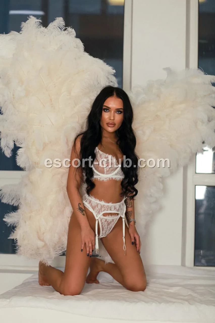 Alika — Abu Dhabi escort photo 5