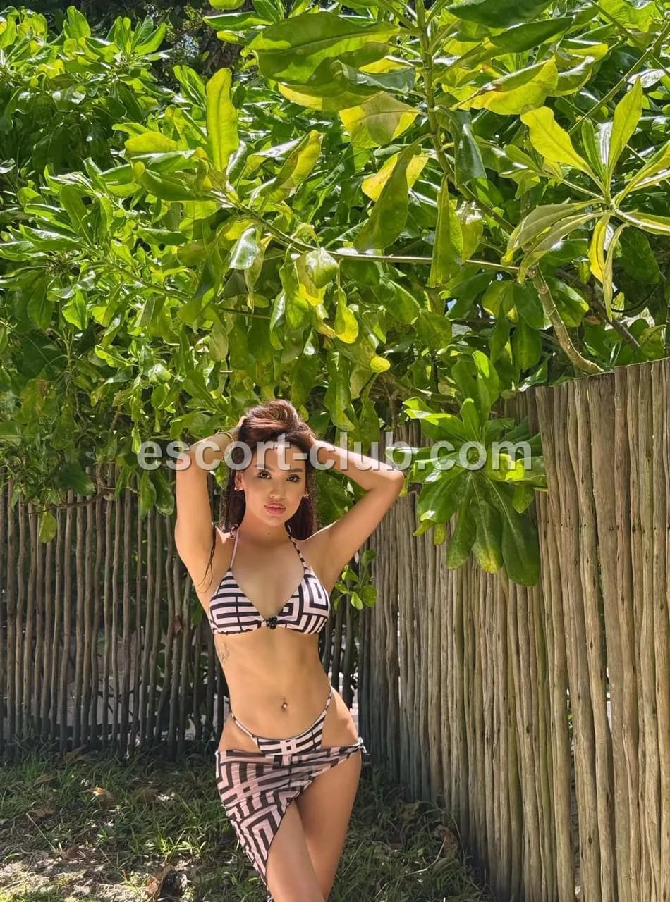 Aliya — escort in Manchester