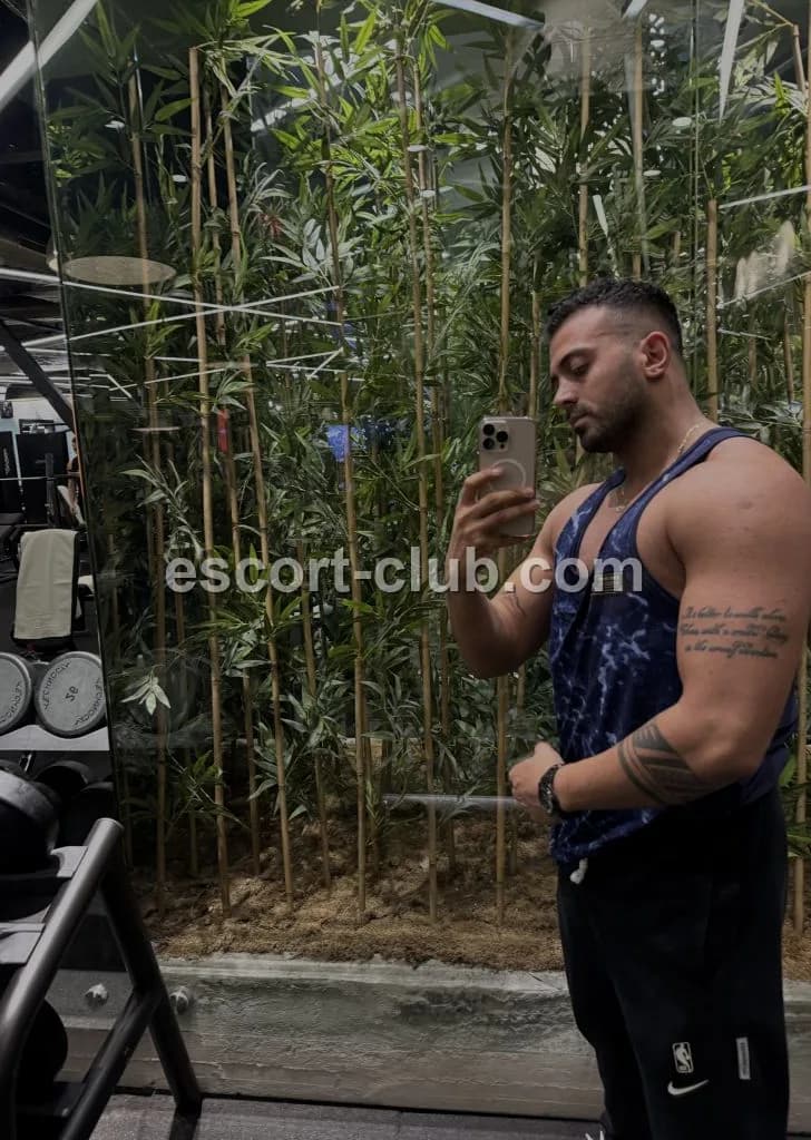 Alp — Glasgow escort photo 2