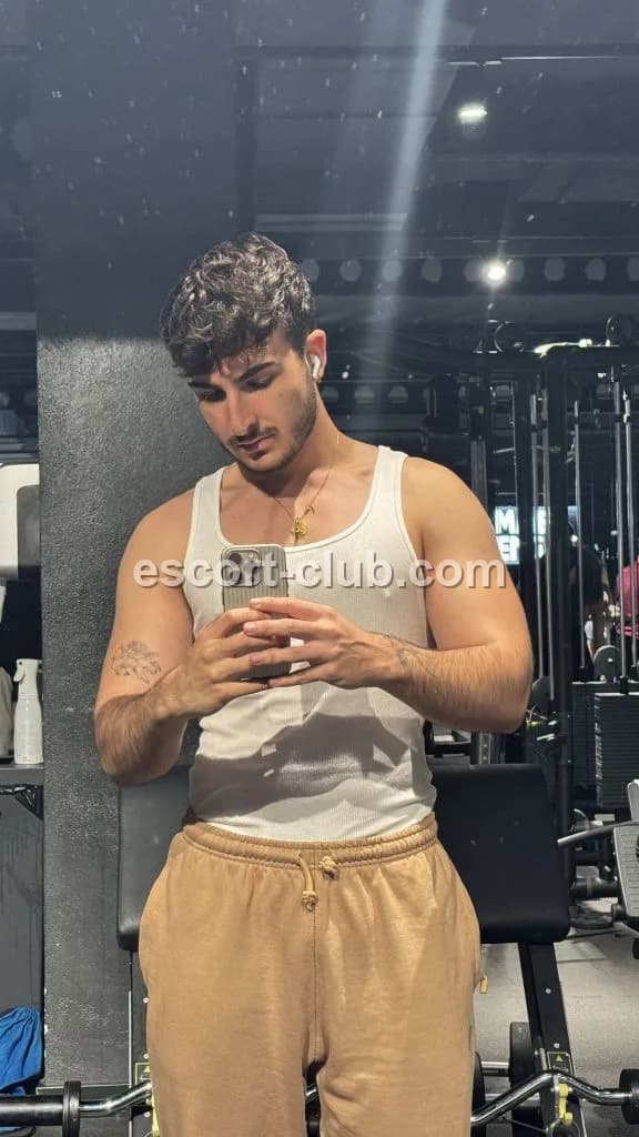 Anderson — Glasgow escort photo 2