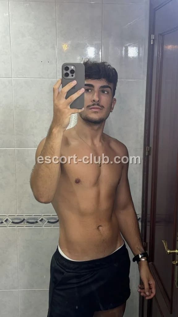 Anderson — Glasgow escort photo 3