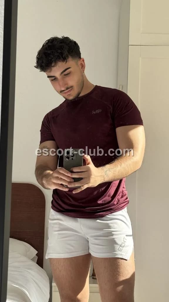 Anderson — Glasgow escort photo 6