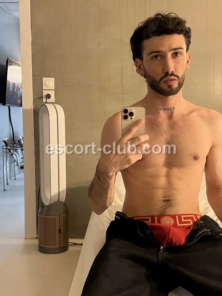 Angel — Glasgow escort photo 4