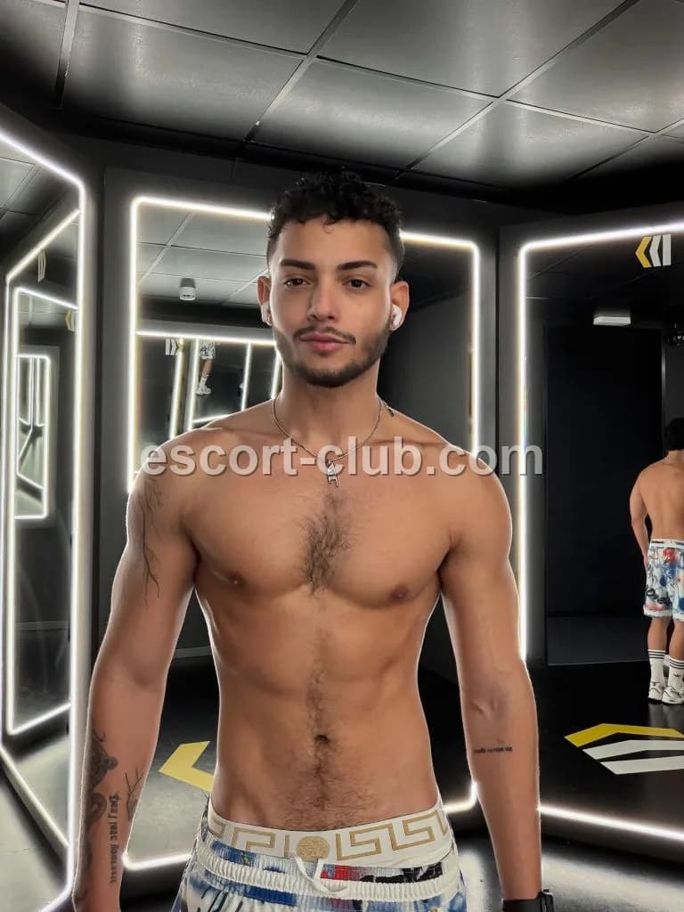 Angelo — Glasgow escort photo 2