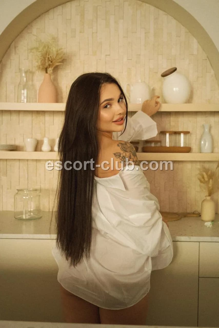 Anya — Ajman escort photo 2