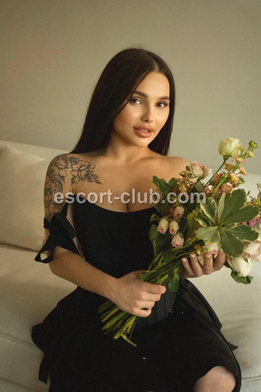 Anya — Ajman escort photo 3