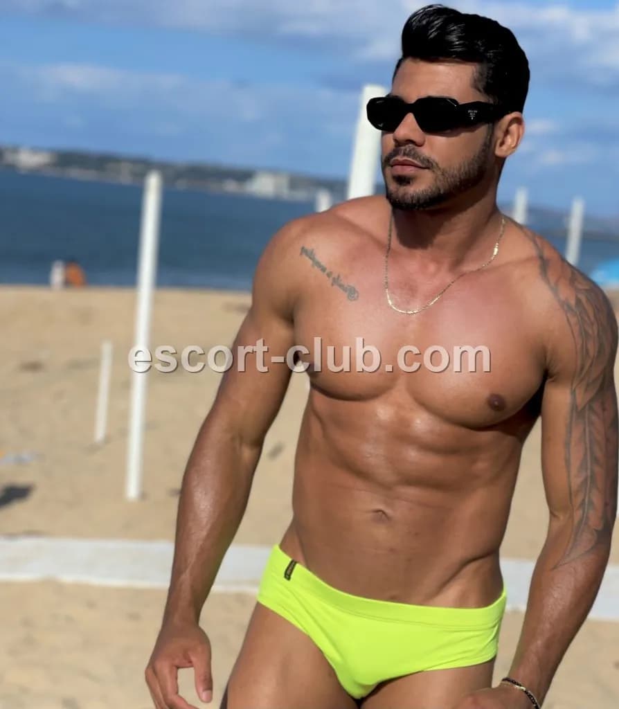 Armando — Belfast escort photo 4