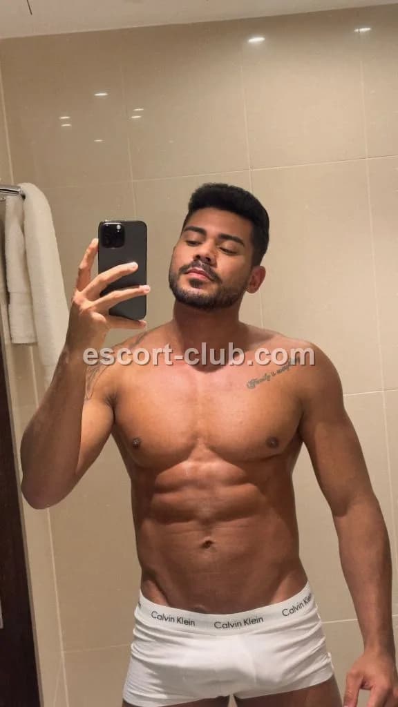 Armando — Belfast escort photo 5