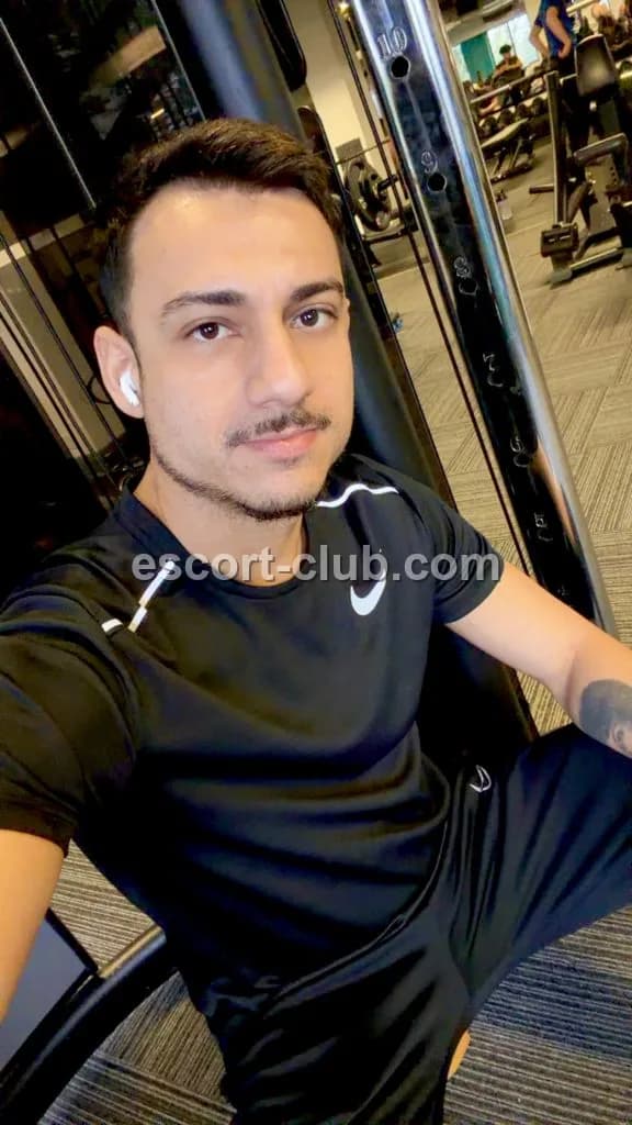Arnaldo — Belfast escort photo 4