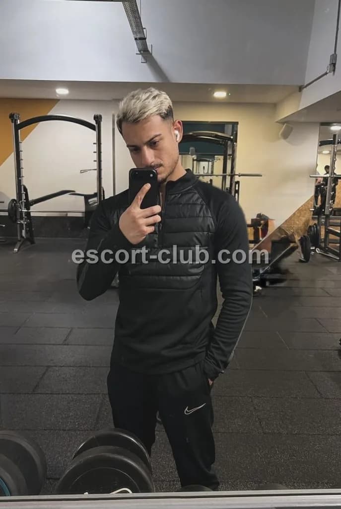 Arnaldo — Belfast escort photo 6