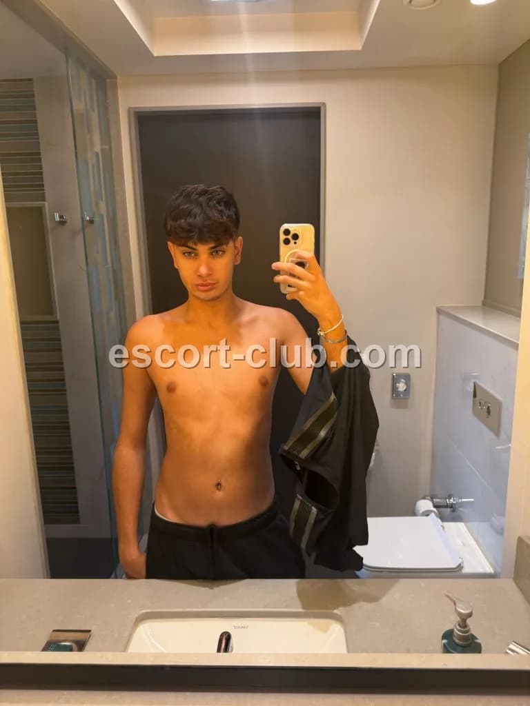 Arthur — Belfast escort photo 5