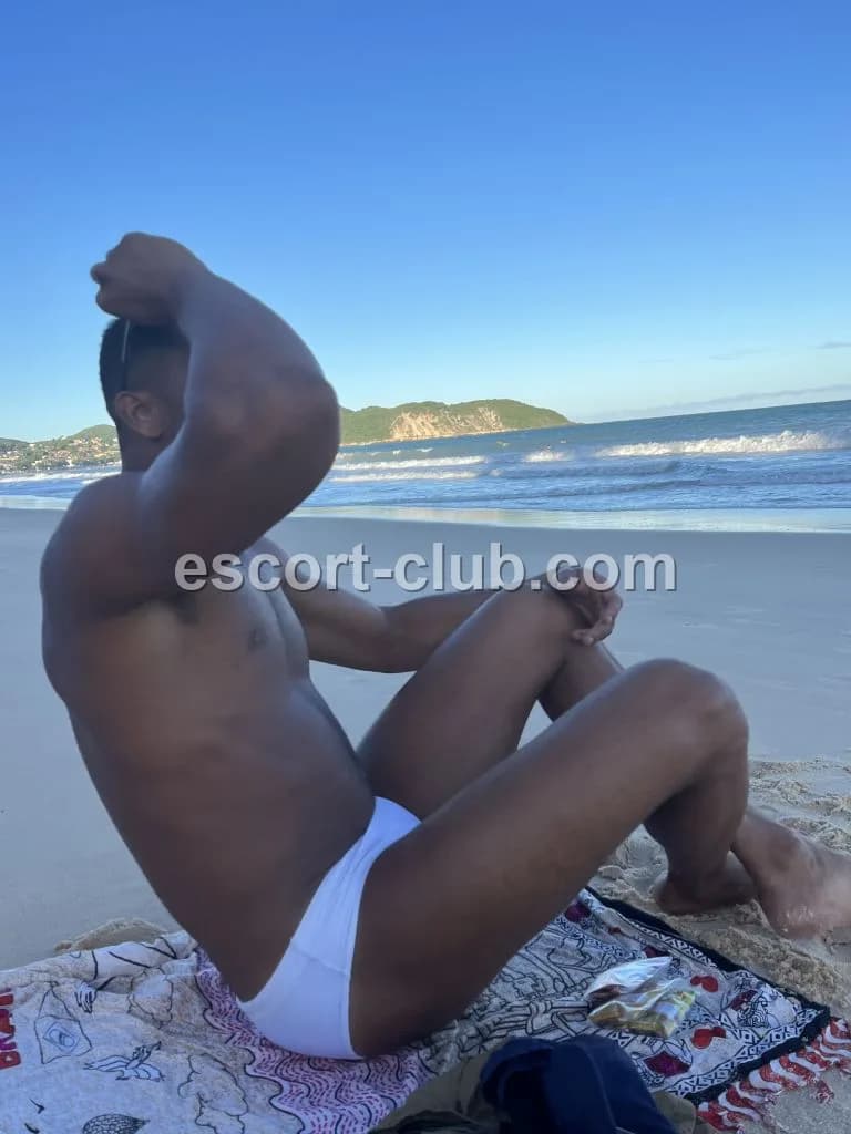 Atticus — Belfast escort photo 3