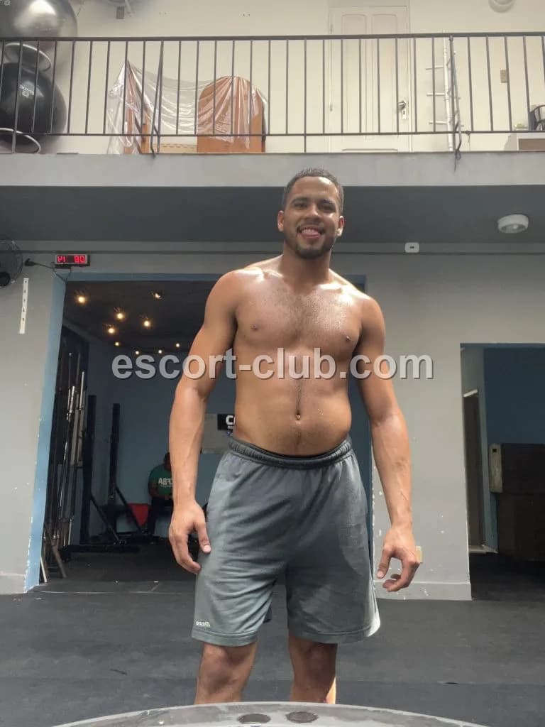 Atticus — Belfast escort photo 5