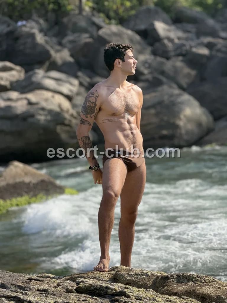 August — Belfast escort photo 3