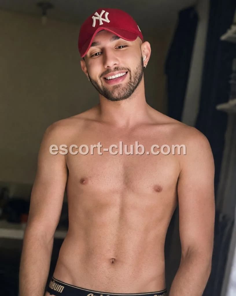 Aurelio — Belfast escort photo 2