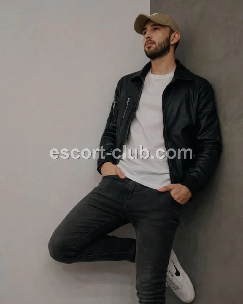 Aurelio — Belfast escort photo 6