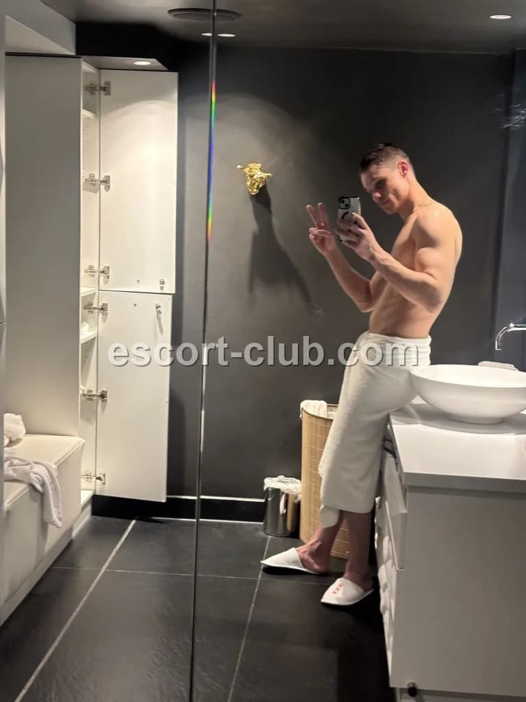 Axel — Belfast escort photo 2