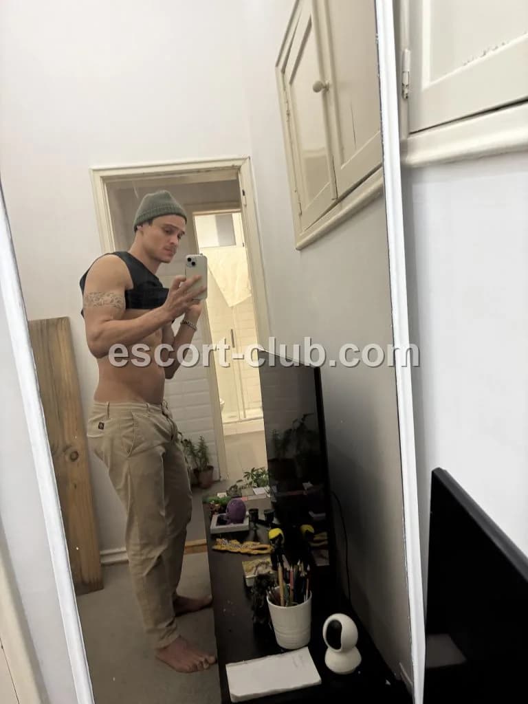 Axel — Belfast escort photo 5