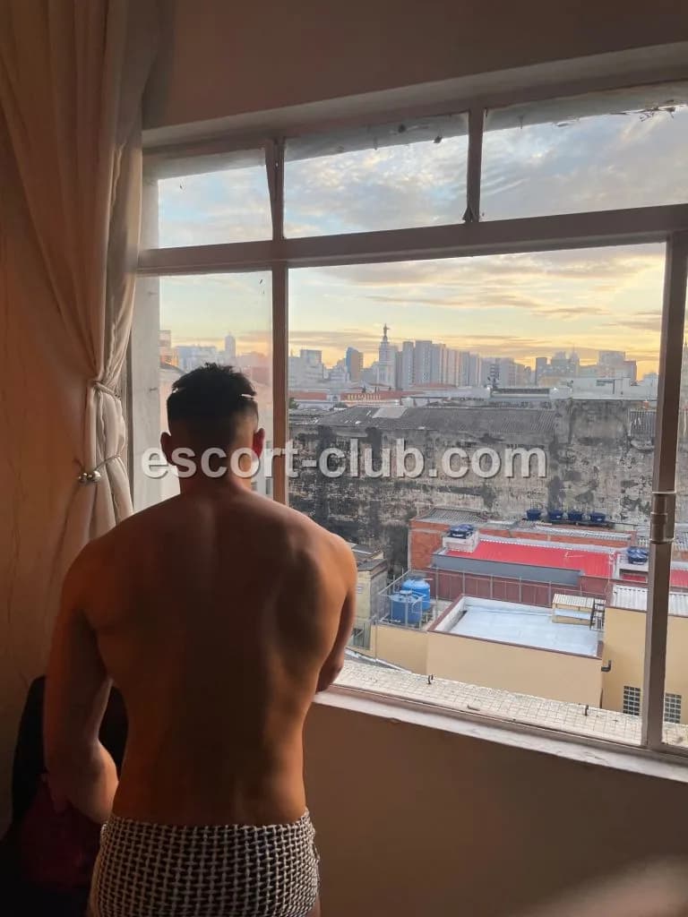 Axl — Belfast escort photo 6