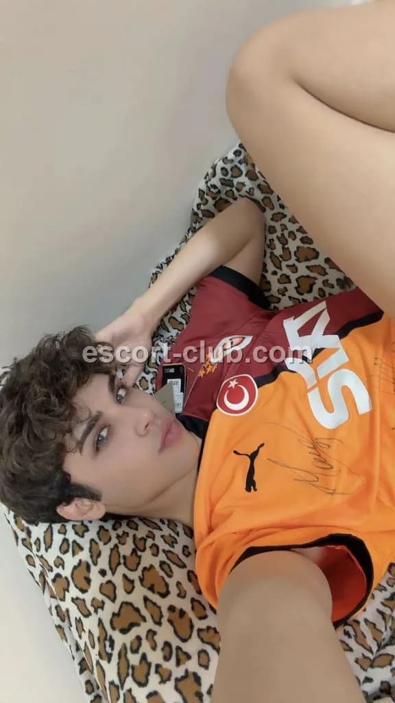 Barry — escort in Manchester