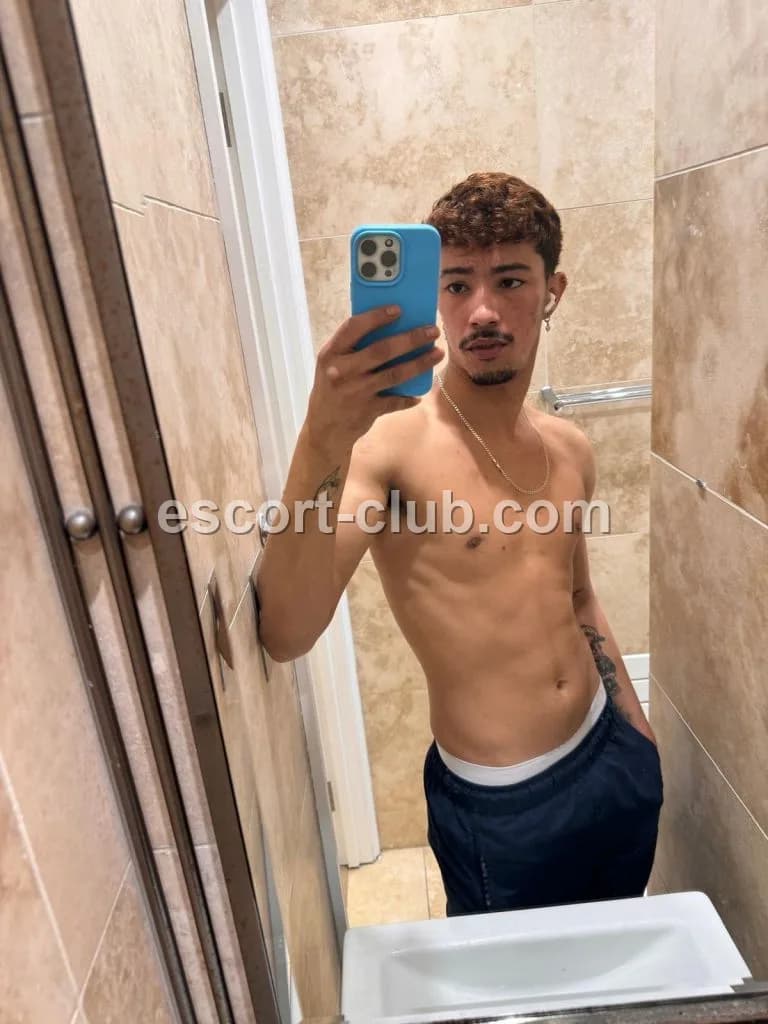 Benicio — escort in Manchester