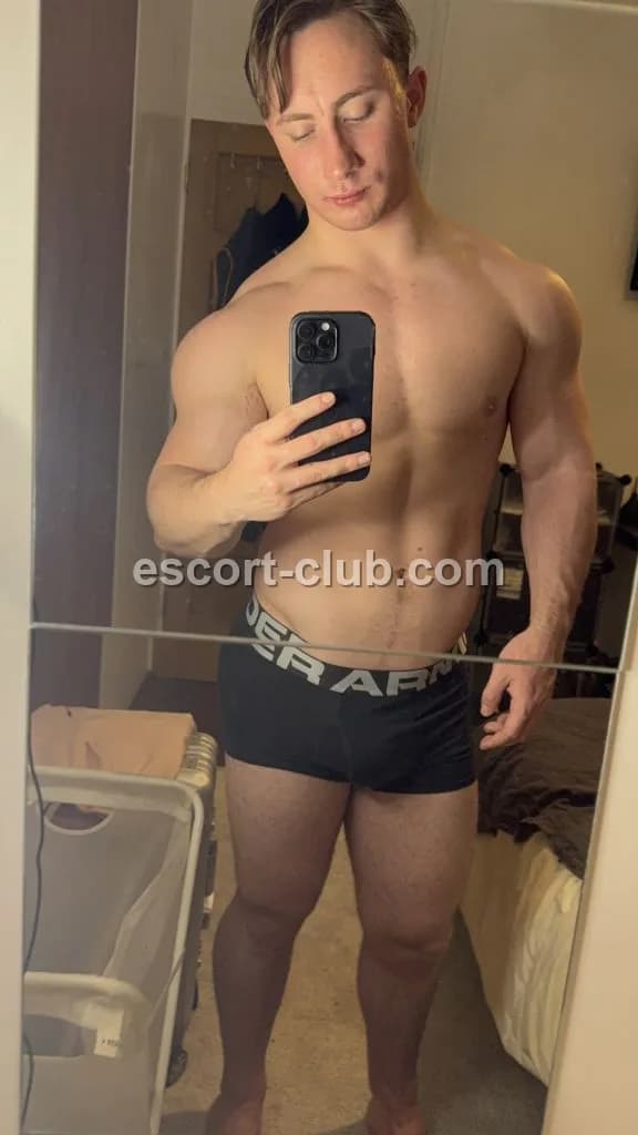 Benjamin — Manchester escort photo 3