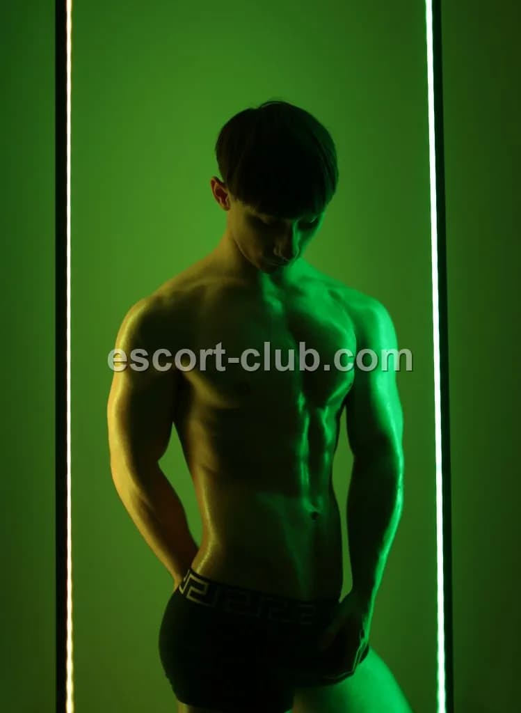 Benjamin — Manchester escort photo 5
