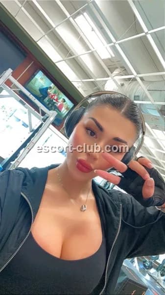 Bianca — Liverpool escort photo 2