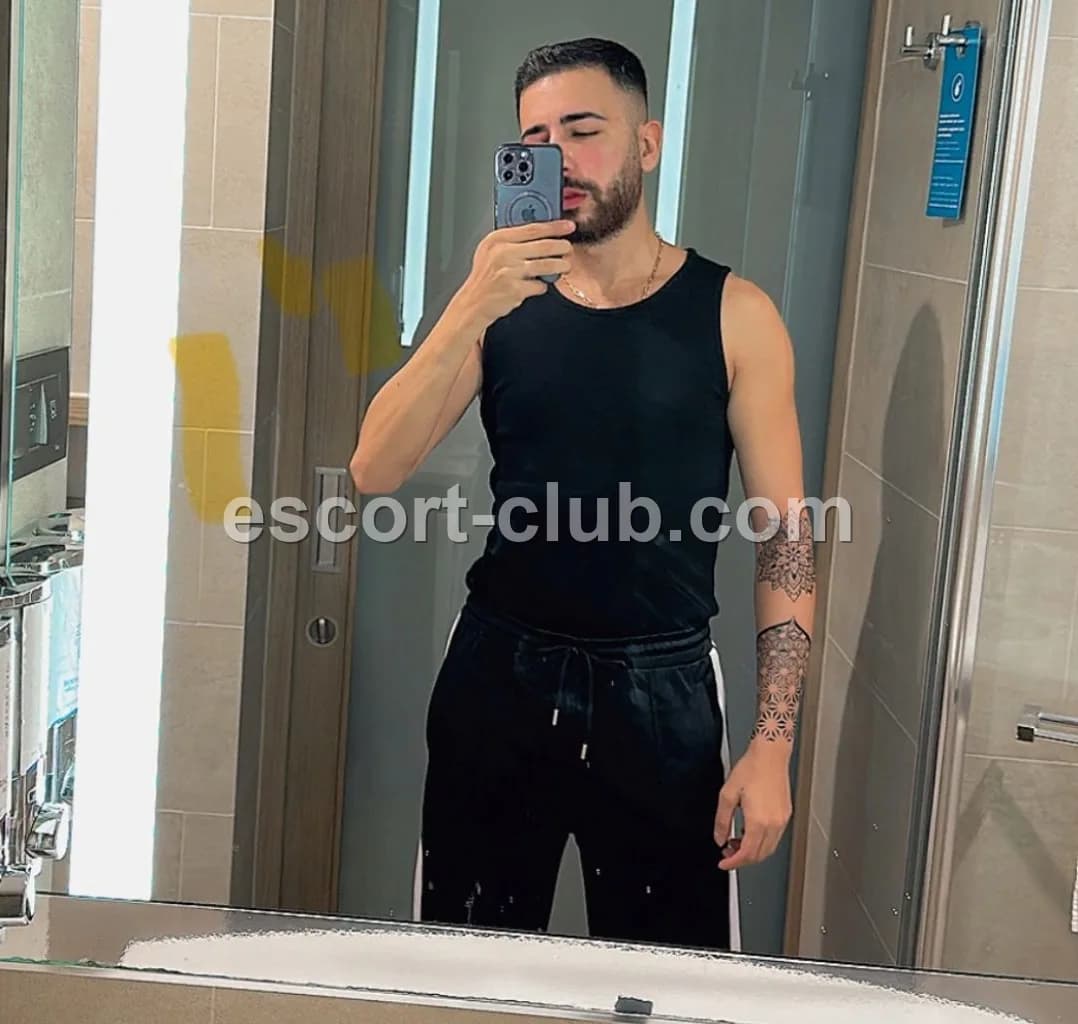 Burak — Birmingham escort photo 3