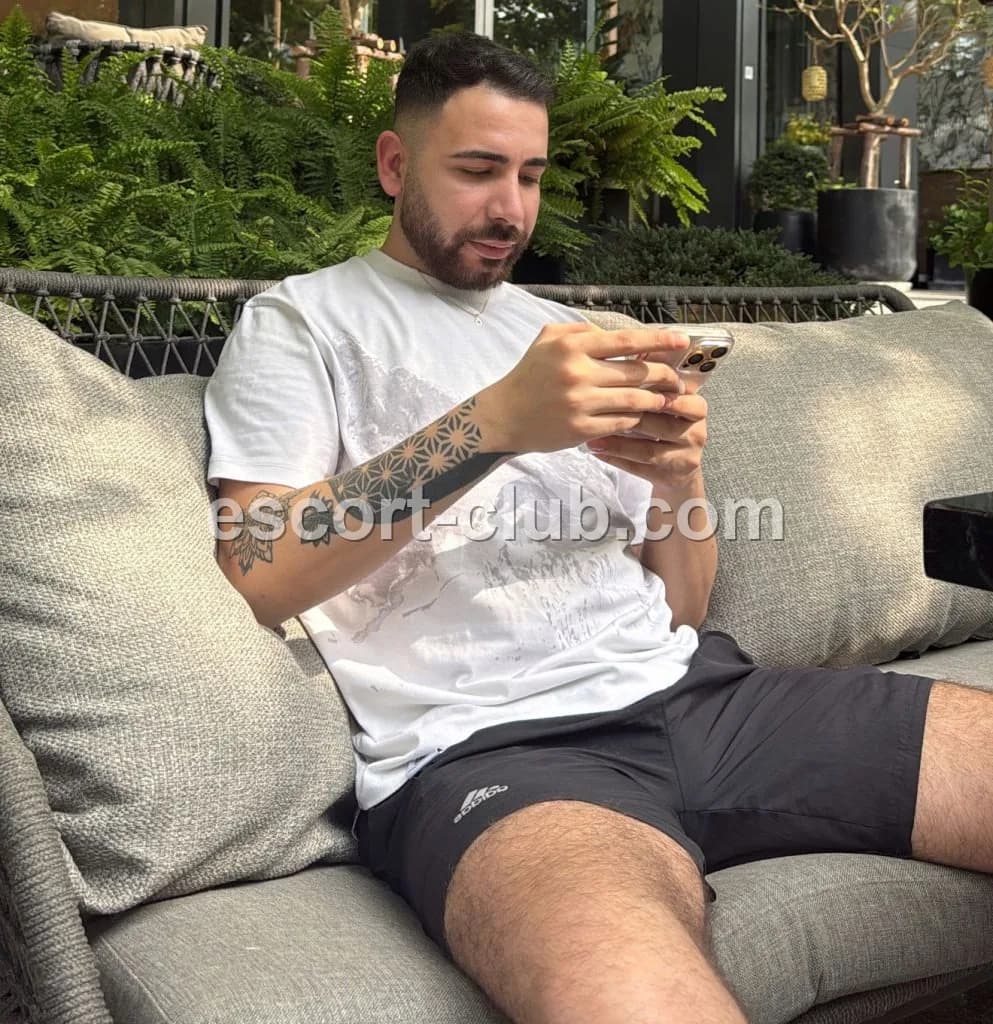 Burak — Birmingham escort photo 4