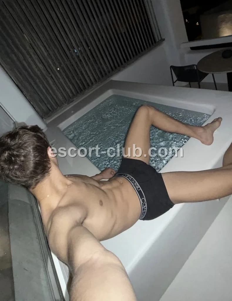 Callum — Birmingham escort photo 3