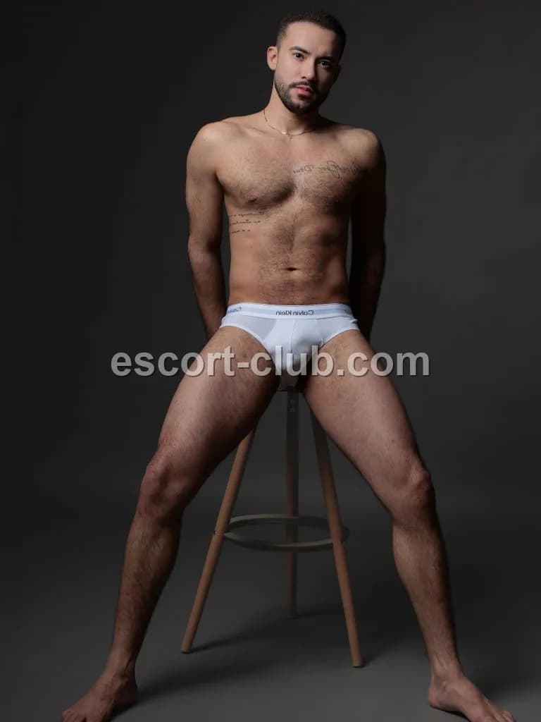 Carlo — Leeds escort photo 3