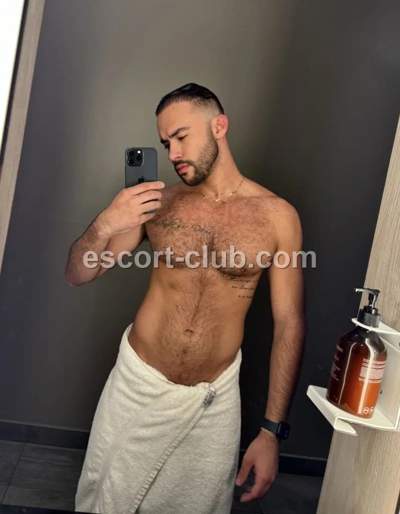 Carlo — Leeds escort photo 5