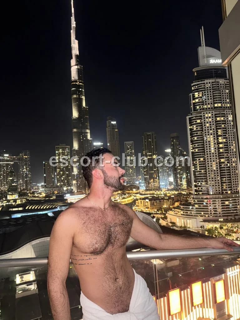 Carlo — Leeds escort photo 6