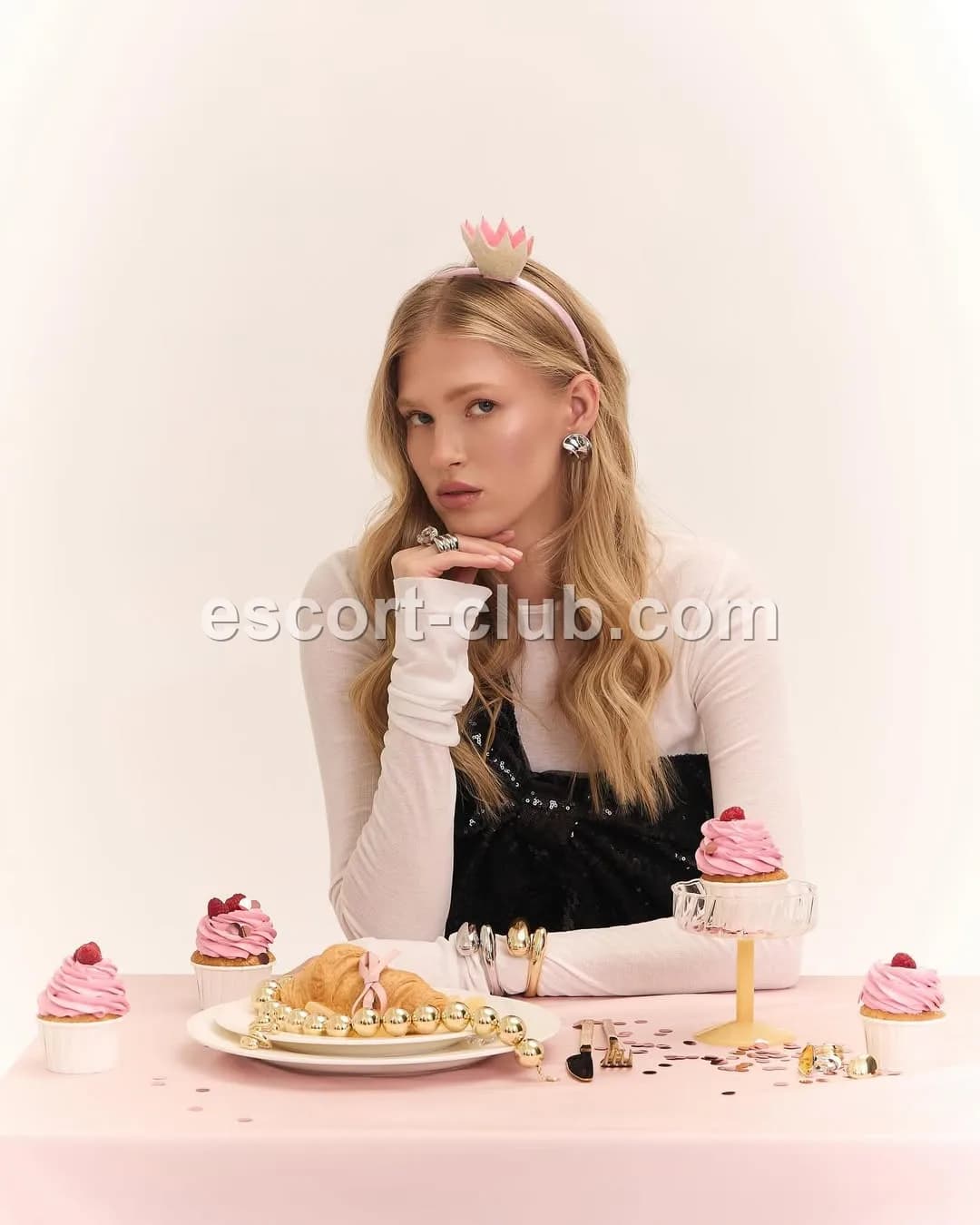 Caroline — London escort photo 3