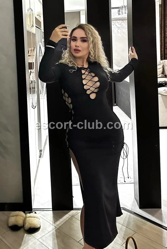 Caroline — Nottingham escort photo 2