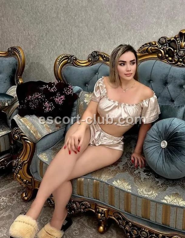 Caroline — Nottingham escort photo 4