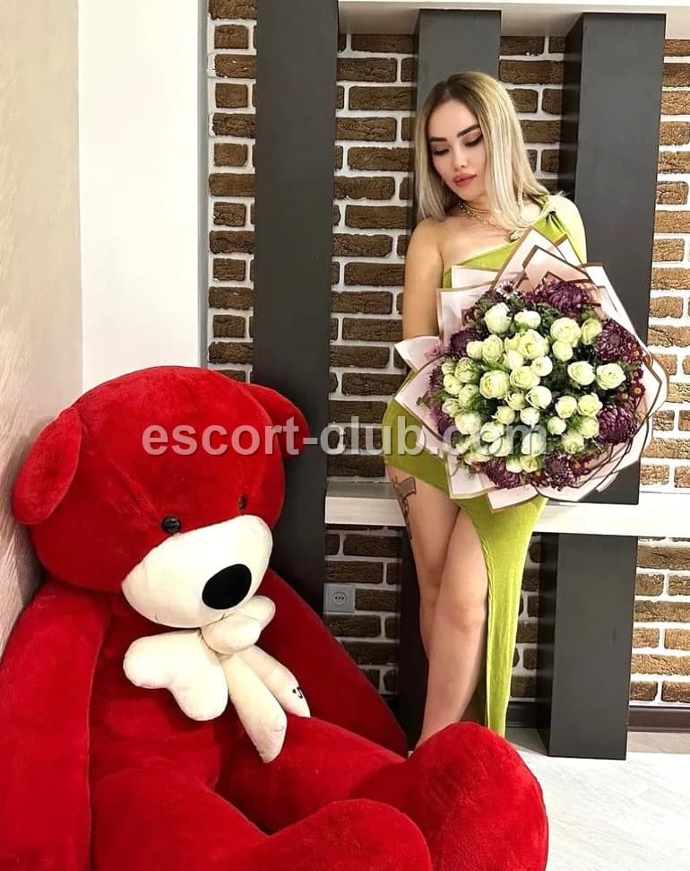 Caroline — Nottingham escort photo 5