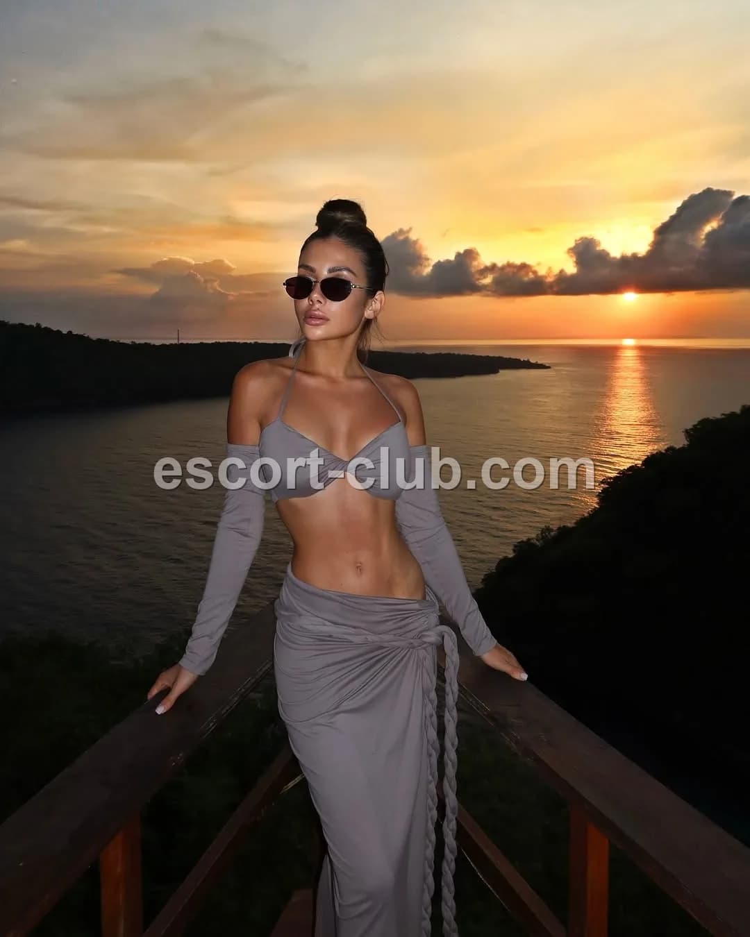 Cecilia — London escort photo 6